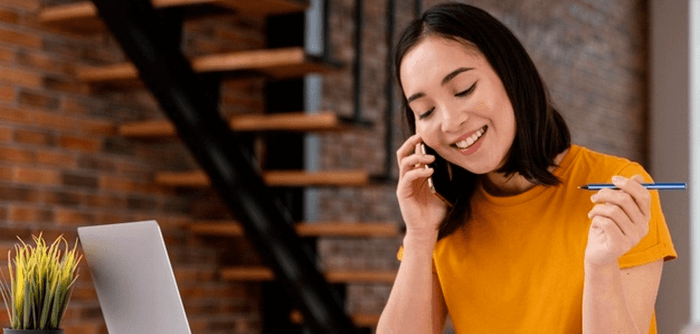 asian-woman-mobile-phone